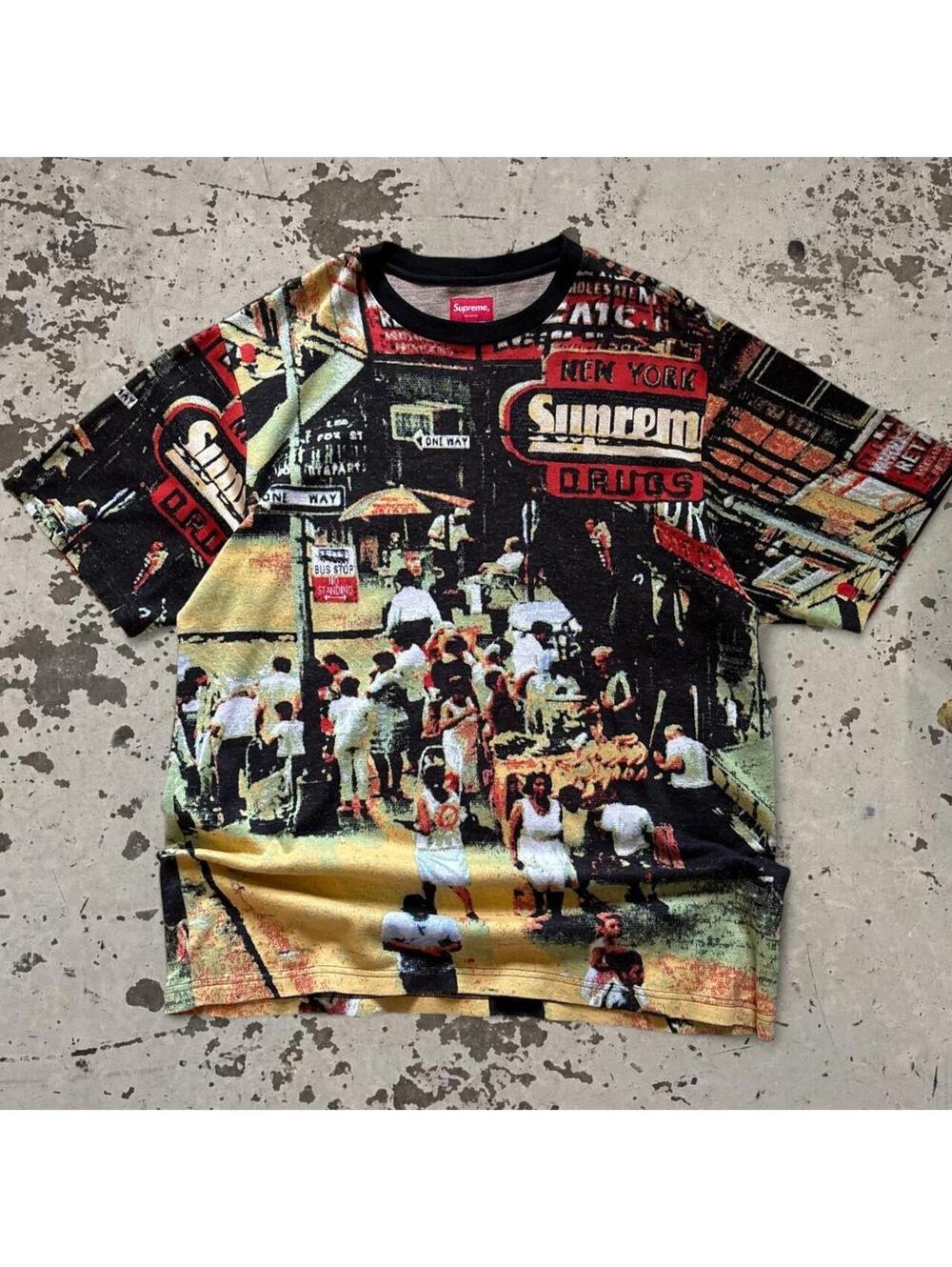 INSANE immaculate conditon supreme tee. 100 percent authentic.